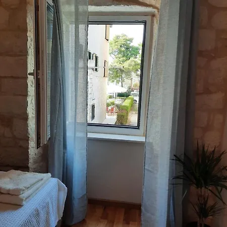 Πανσιόν No3 *
